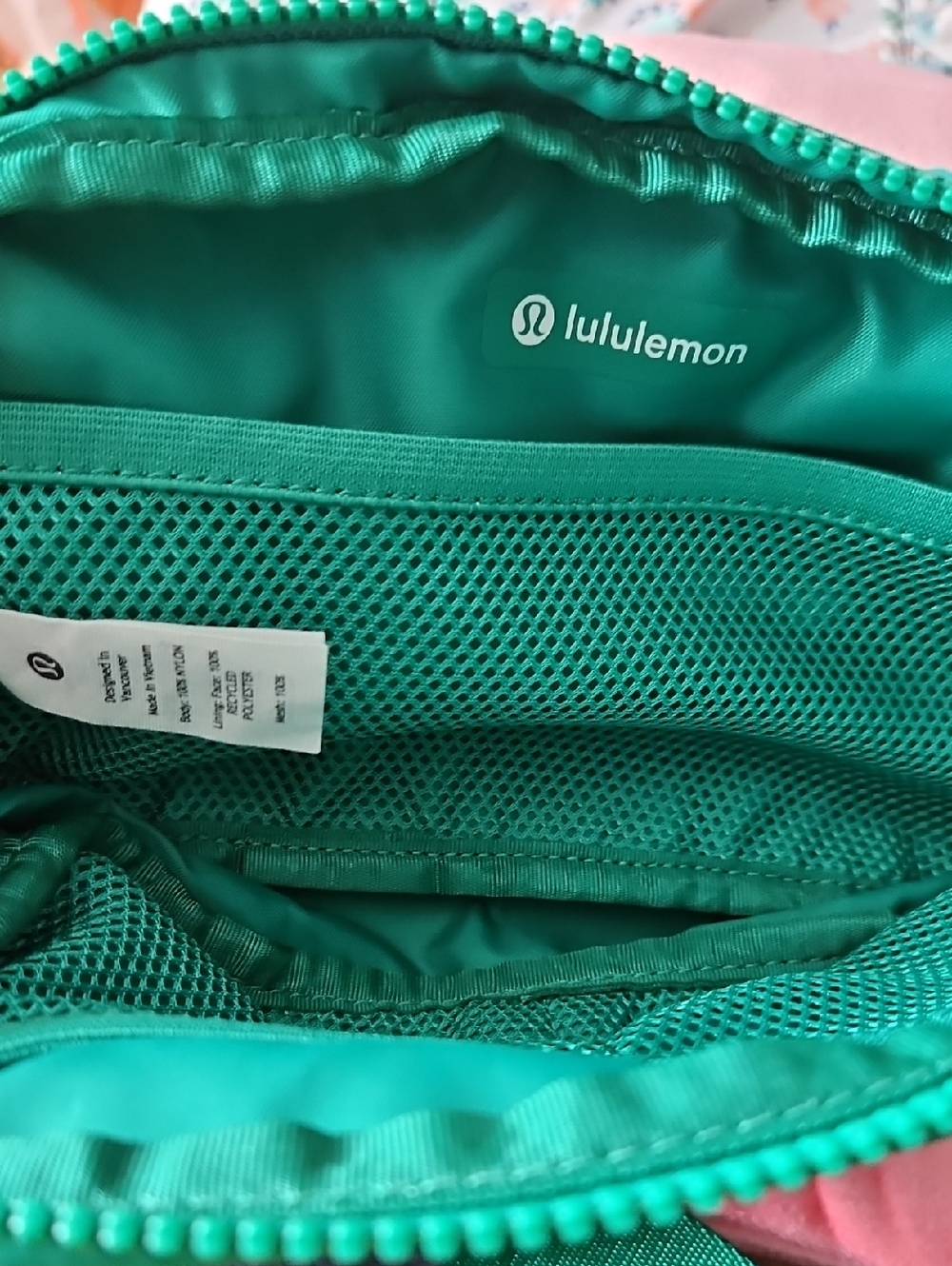 Green Lululemon Everywhere Belt Bag - Picture 4 of 4